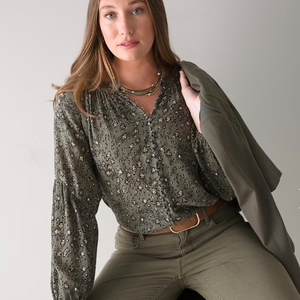 WHBM hunter olive green button down balloons, sleeve blouse. Floral ditzy print.